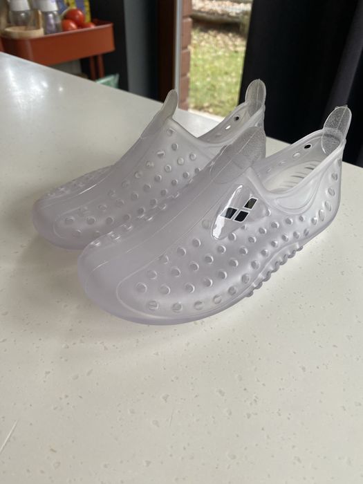 Nowe buty do wody - dobrze przylegające r. 28
