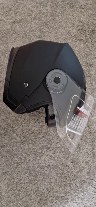 Capacete novo com etiqueta