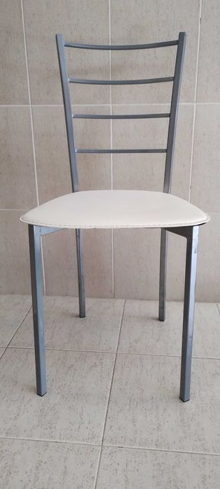 Oportunidade_Mesa cozinha + Cadeiras