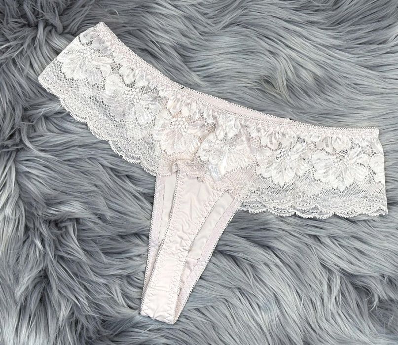xl 42 stringi majtki koronka intimidao pudrowe
