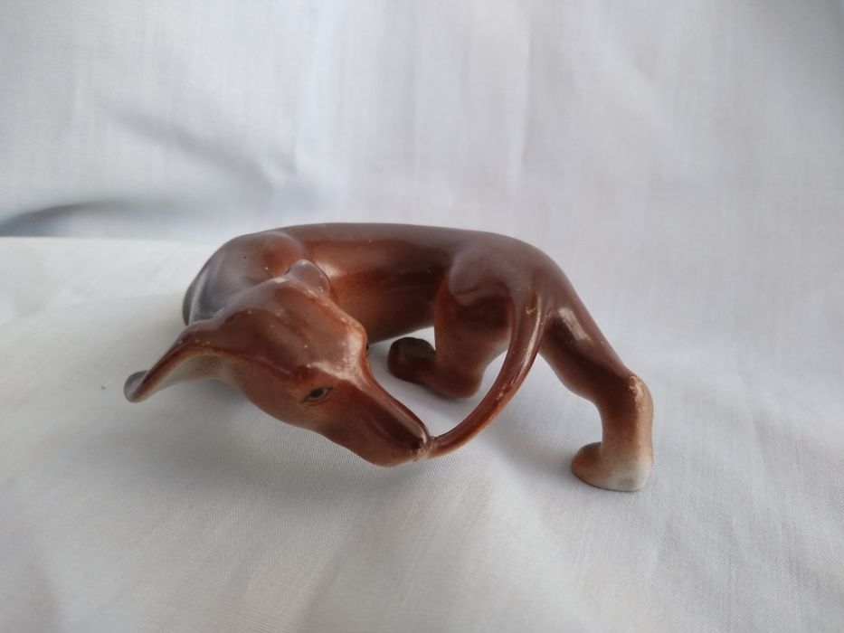 Ćmielów figurka porcelanowa jamnik