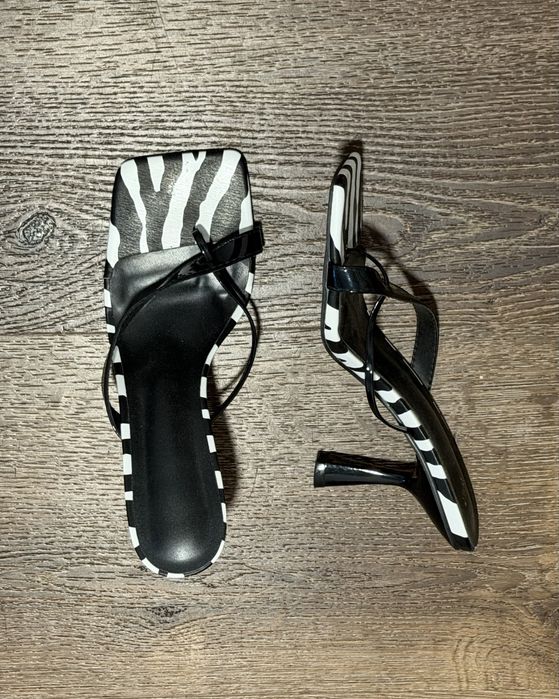 Sandálias de Salto com Padrão Zebra SHEIN – Tamanho 39
