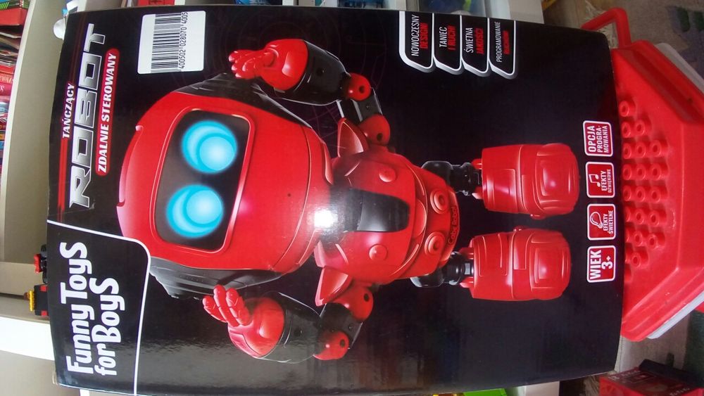 Interaktywny ,zdalnie sterowany robot