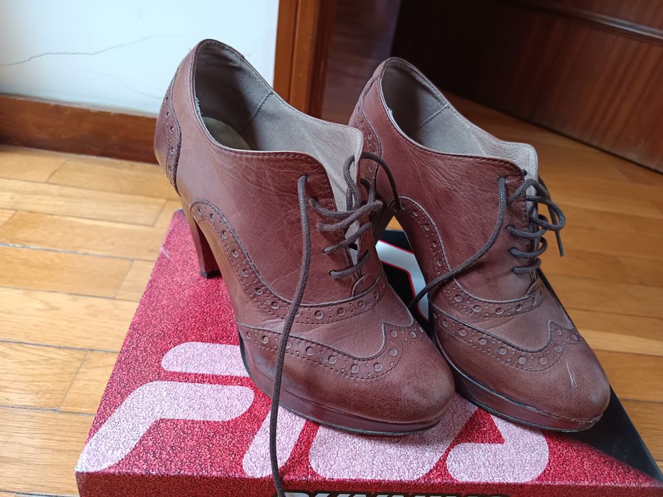 Sapatos castanhos em pele Seaside