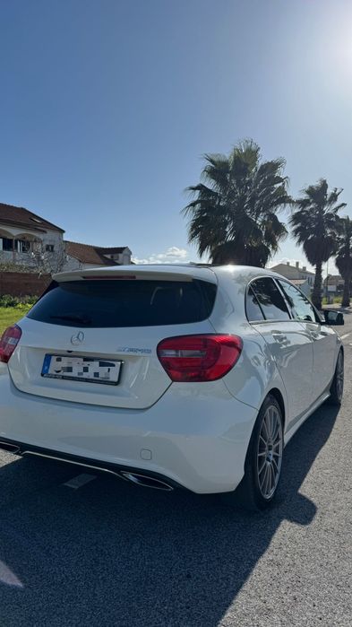 Mercedes A 180 com sistema de gravação para o telemóvel