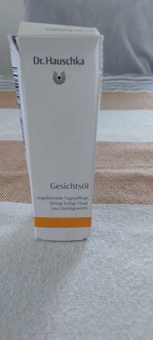 Olejek do twarzy Dr. Hauschka Clarifying Day Oil 18 ml