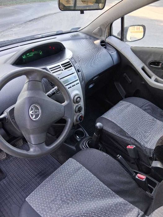 Toyota Yaris.   2008r   1.0