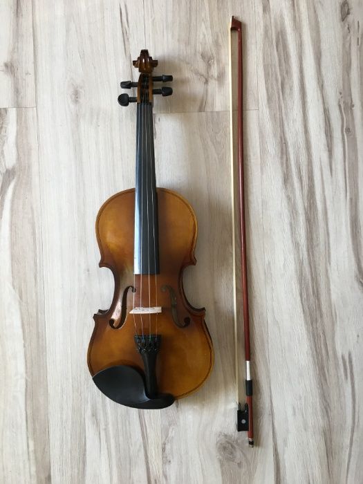 Skrzypce 4/4 + Futerał + Smyczek + Kalafonia