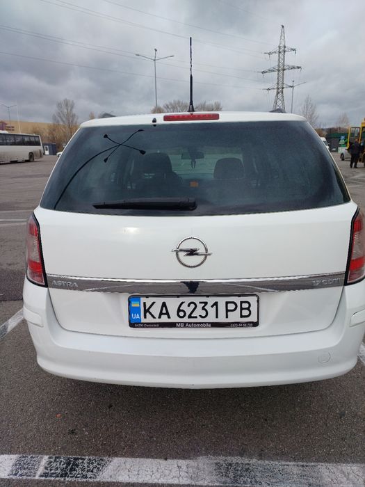 Опель астра Н в рідній фарбі 2011р