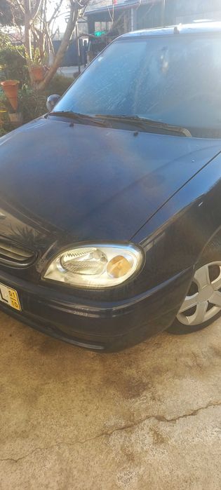 carro Citroën saxo em bom estado