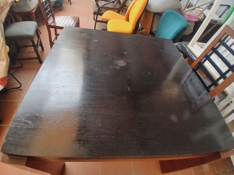 Conjunto de mesa e cadeiras