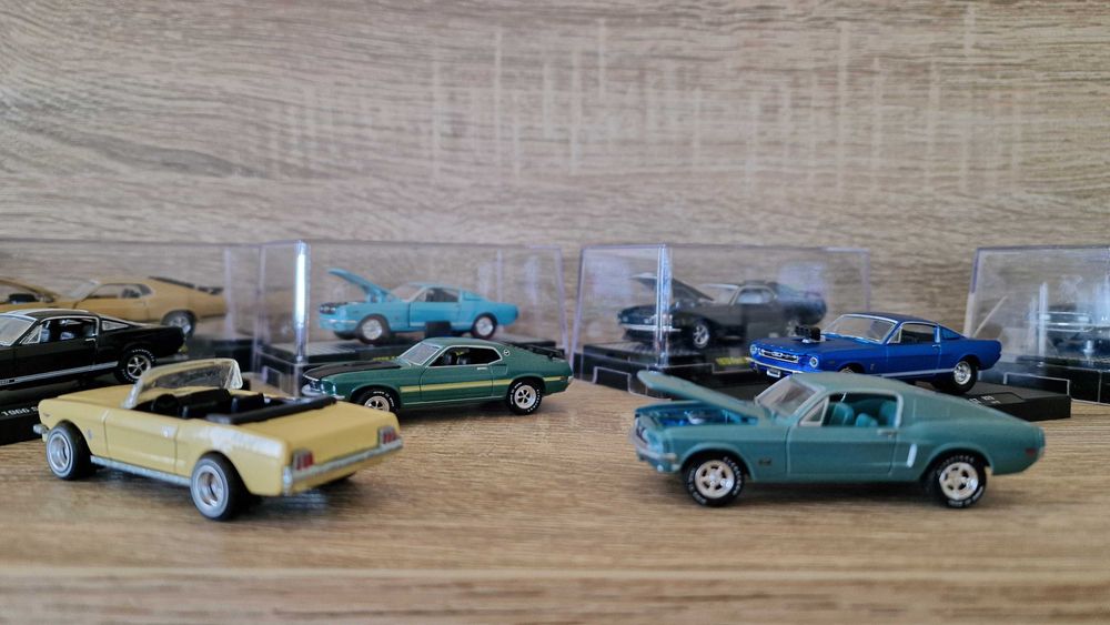 13 Miniaturas Ford Mustang 1:64