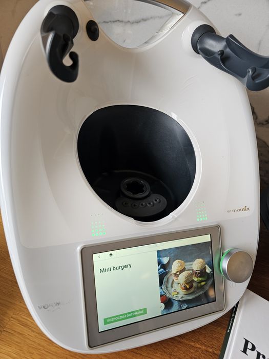 Thermomix TM 6 z akcesoriami i książkami