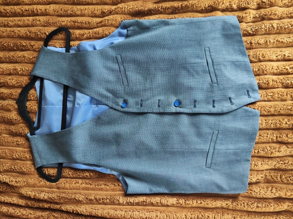 Чоловічий костюм трійка