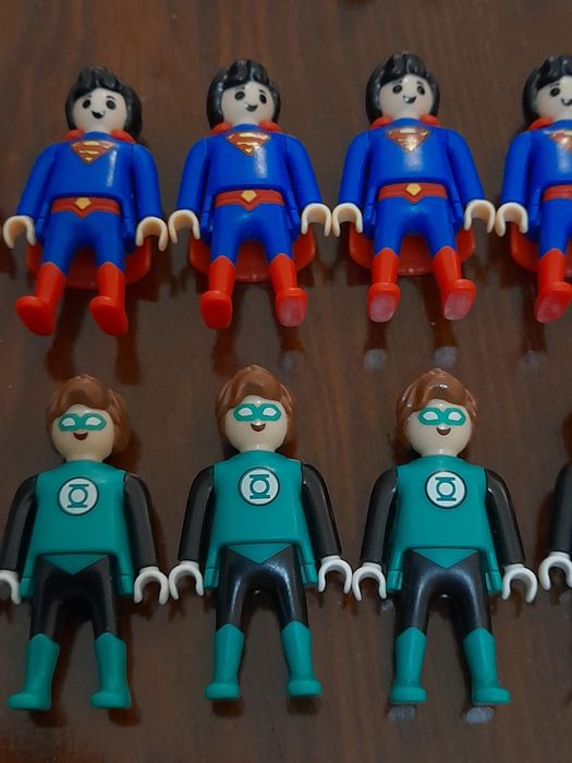 Figuras Playmobil DC COMICS Ovo kinder Surpresa Catwoman - SUPERGIRL