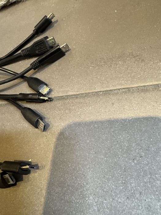 Zestaw kabli: 3 sztuki USB 2.0 A-B, 8 szt. USB - Micro USB, 9 szt. mini jack - mini jack