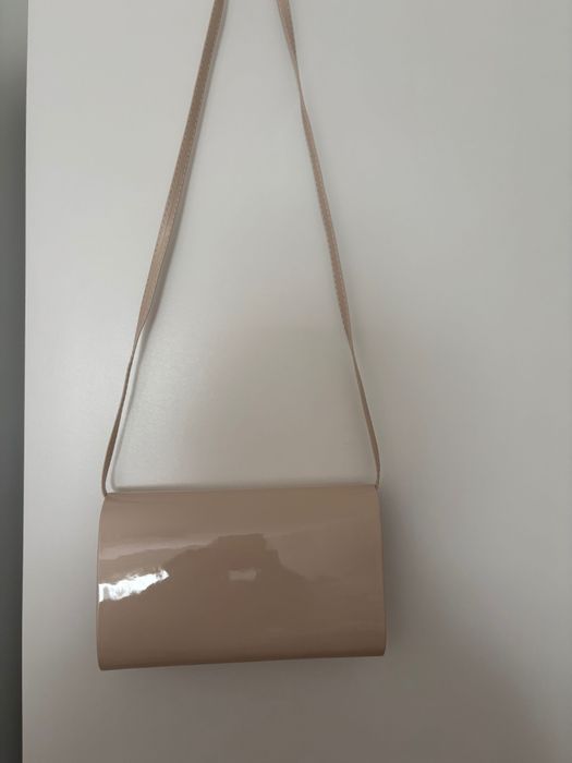 Torebka kopertowa wizytowa beżowa lakier nowa