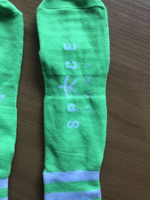 Skarpetki zielone na trampolinę