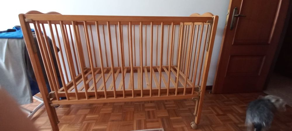 Berço de bebé em ótimo estado