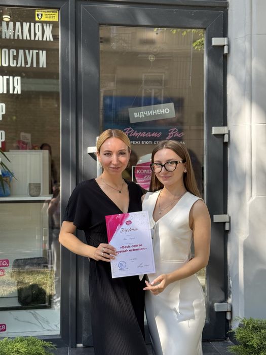 Офлайн навчання нарощення вій для початківців у Львові