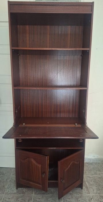 Movel castanho varios usos