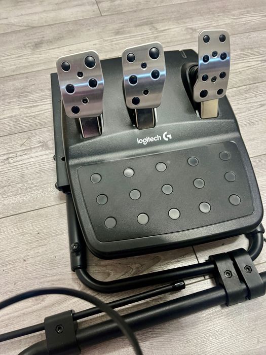 Logitech G29 Driving Force + Shifter + fotel MOZOS SGS5 – stan idealny