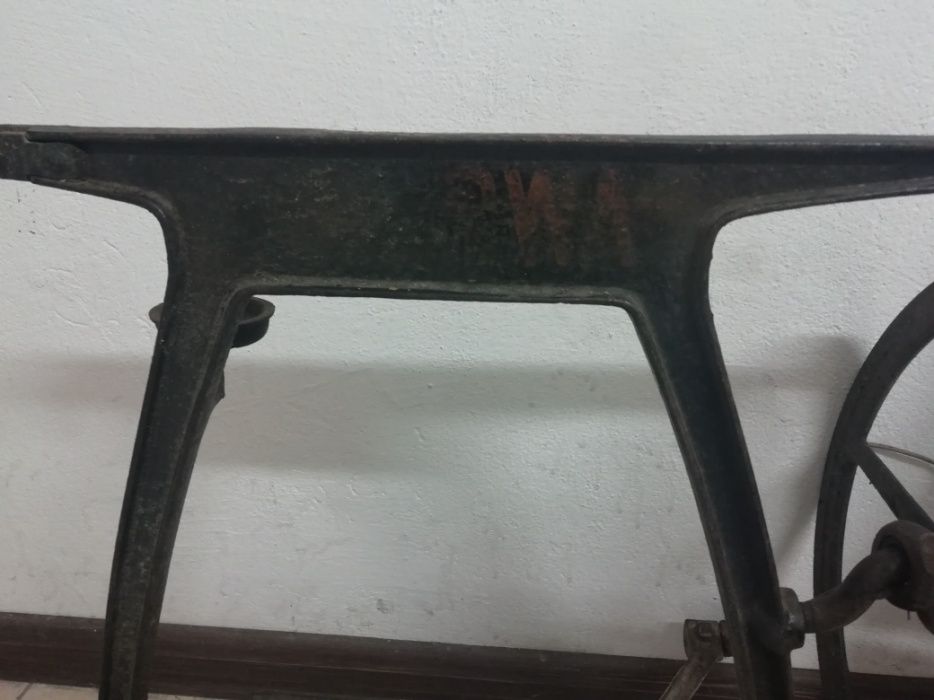 Nogi żeliwne rozstaw nóg 50 cm wysokość 70,całe nie uszkodzone