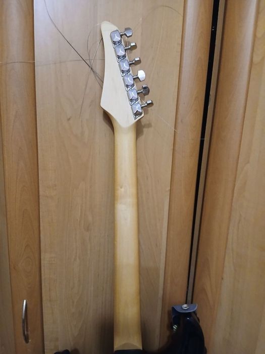 Електрогітара Yamaha ERG 121