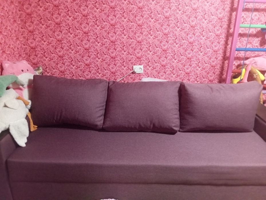 Диван новий  та стільці червоні шкірзам