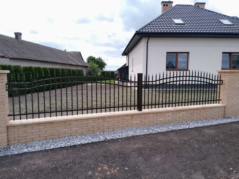 Ogrodzenia, balustrady, brama, furtka, płot.