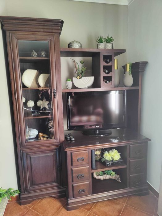 Móvel/estante em madeira