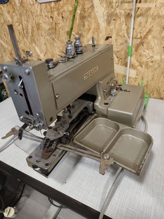 Máquina de casear e máquina de pregar botões