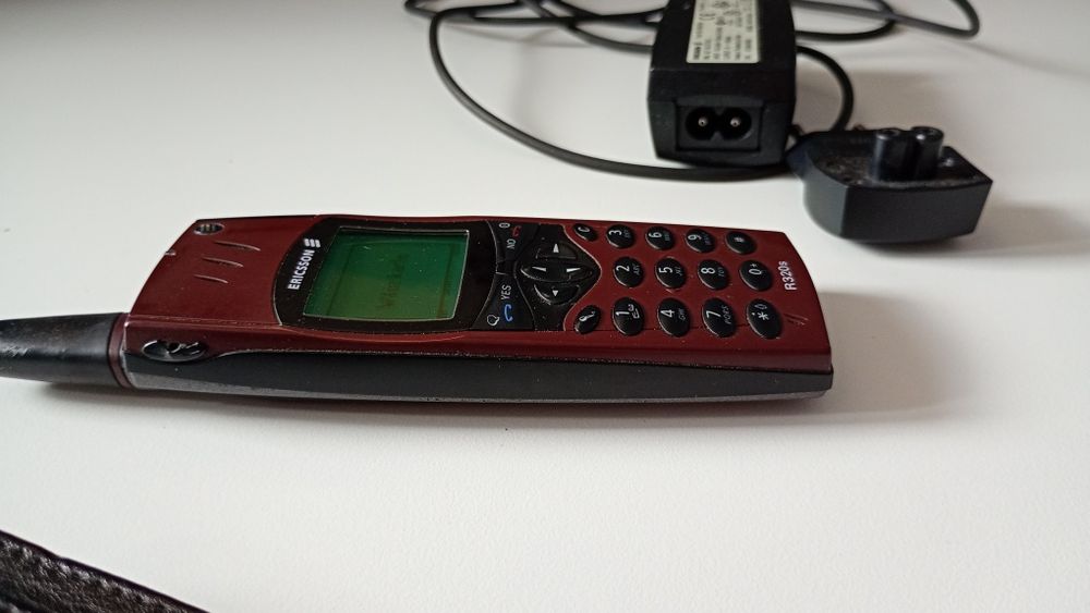 Telefon komórkowy Ericsson r320s