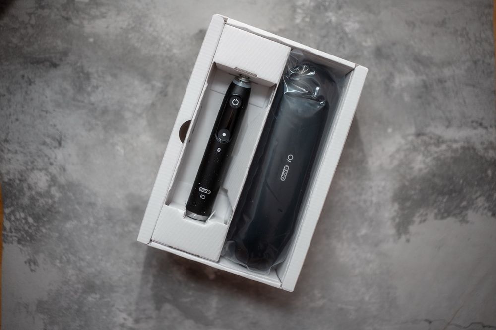 Szczoteczka elektryczna Oral-B iO Series 10 Cosmic Black