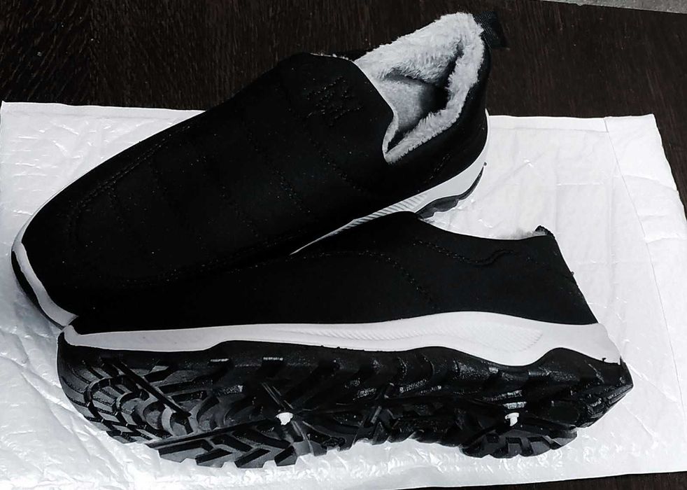 Зимние кроссовки чёрного цвета 43 (на 42) размер унисекс.