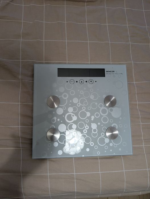 Waga łazienkowa z sensorami