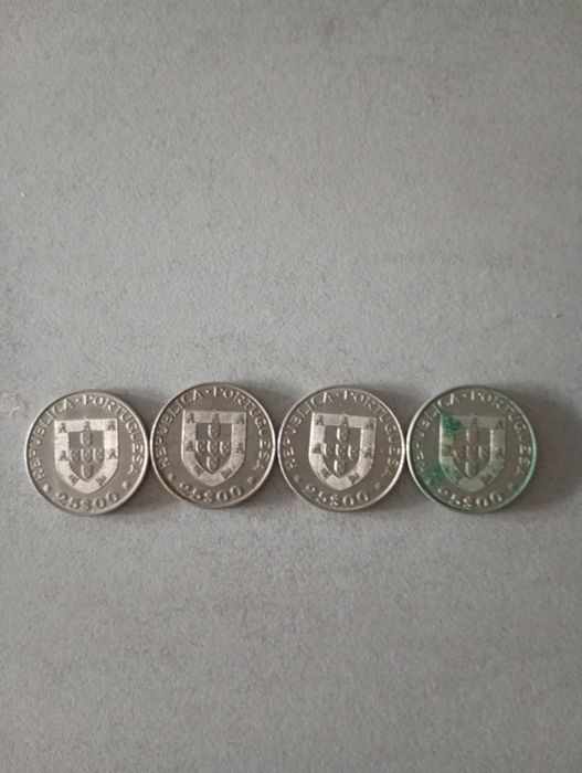 4 moedas de 25 escudos de ano internacional do deficiente 1981