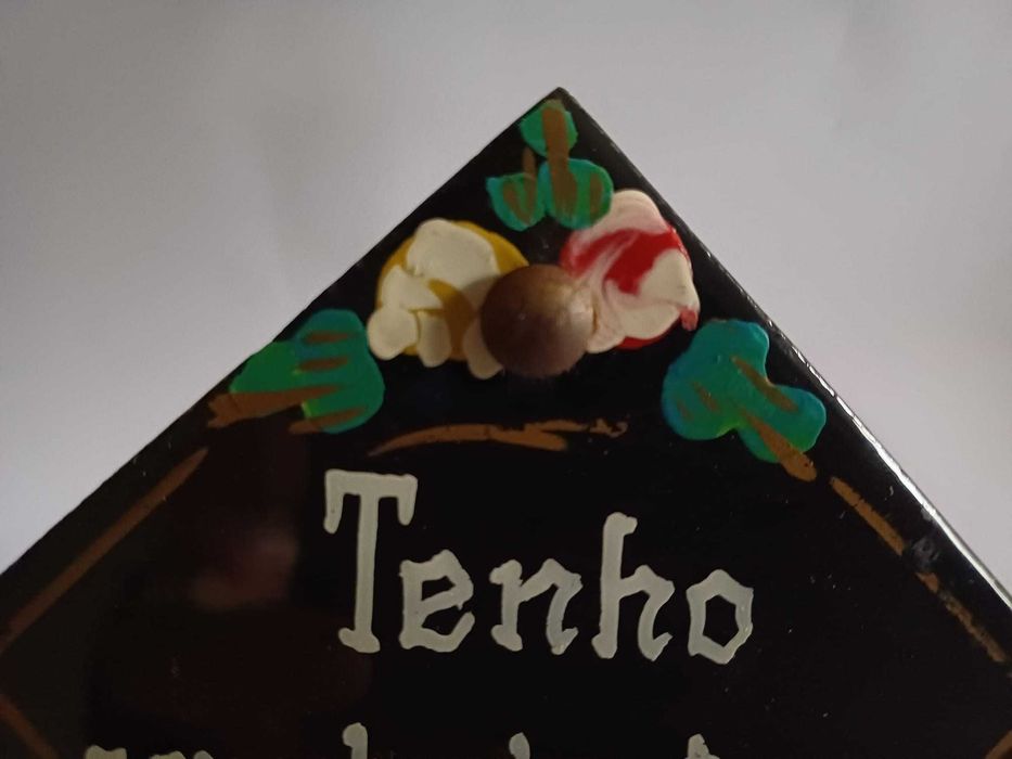 Azulejo pintado com flores e frase "Tenho saudades tuas", 7,5 x 7,5 cm