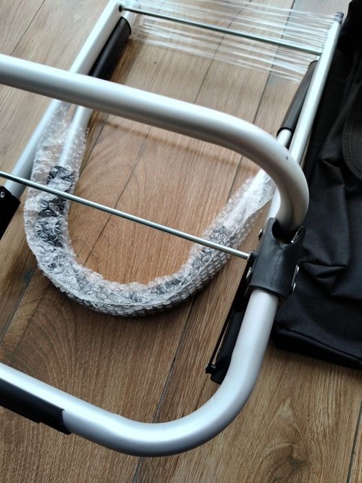 Wózek, torba na zakupy, łatwe wchodzenie po schodach