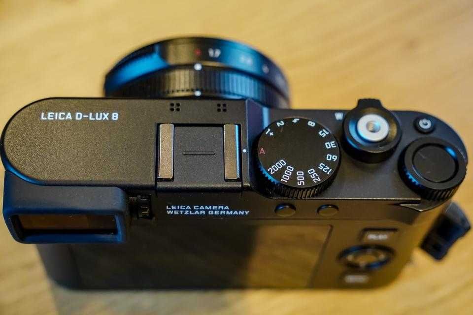 Leica D-lux 8, como nova