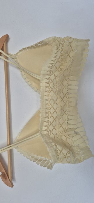 Żółty biustonosz koronkowy 75B butter yellow