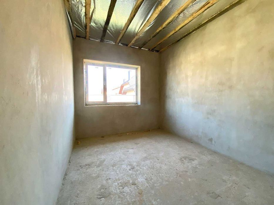 Будинок в престижному районі з гаражем Бармаки