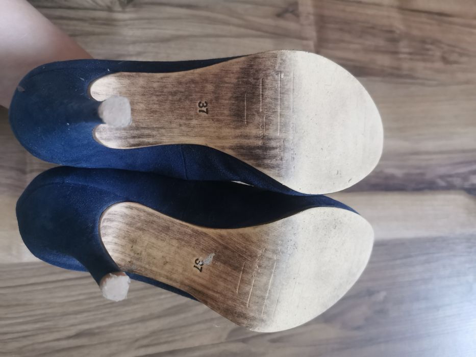 Szpilki zamszowe Tamaris 37