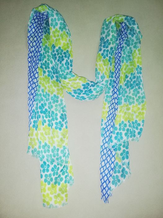 Cachecóis e lenços diversos