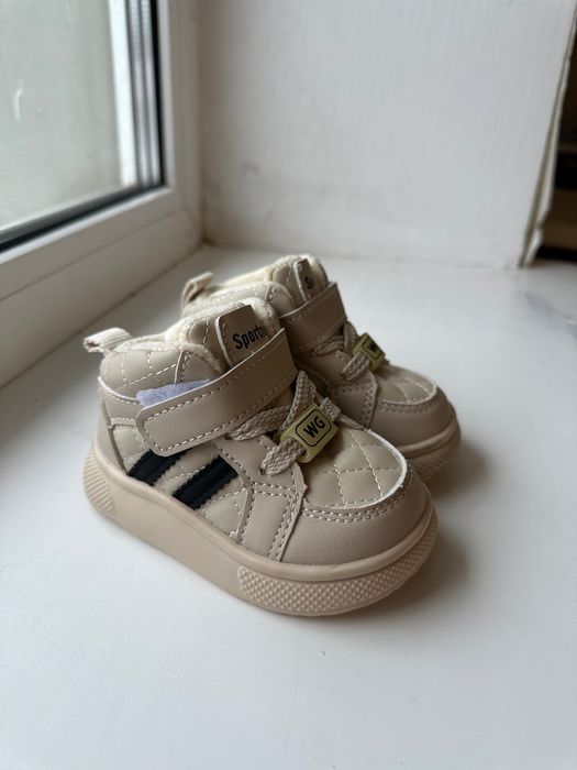 Нові утеплені демісезонні черевики для малюка