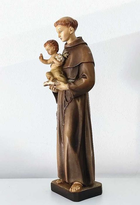 Estatueta religiosa antiga de Santo António em madeira