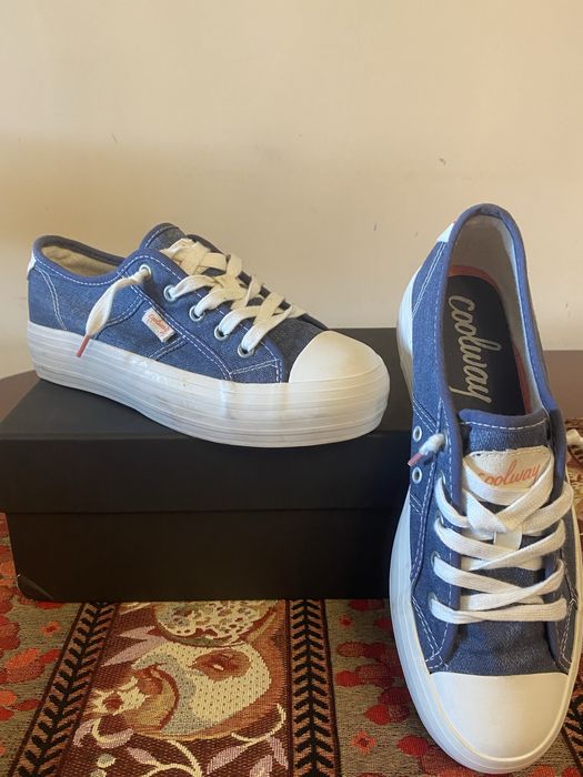 Sapatilhas da Coolway em tecido. Sola de borracha com relevos.