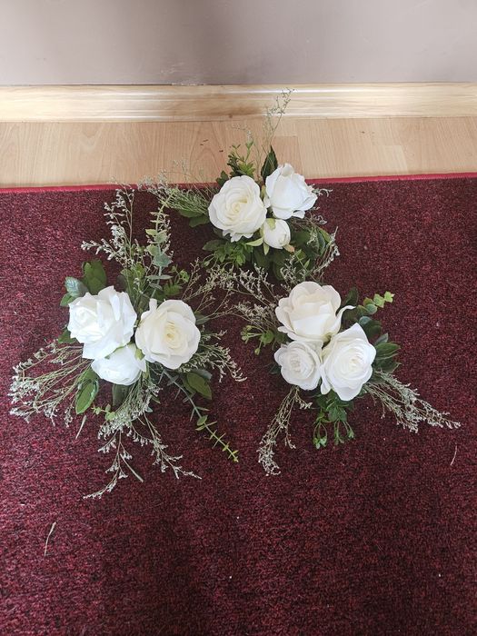 Ozdoba na auto z lokalnej kwiaciarni