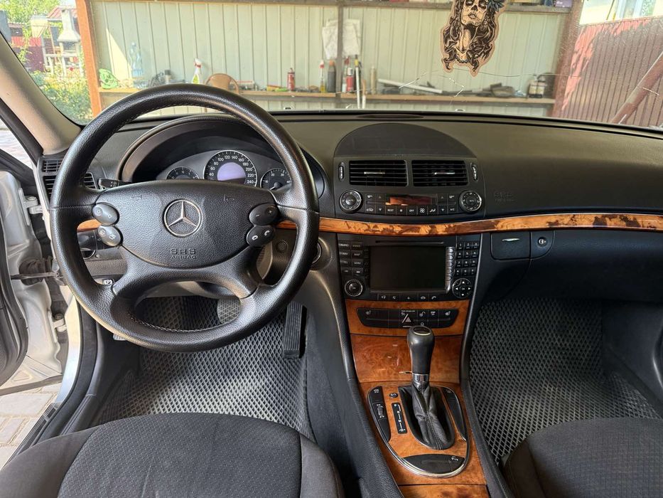 Mercedes-Benz E211 3.0D