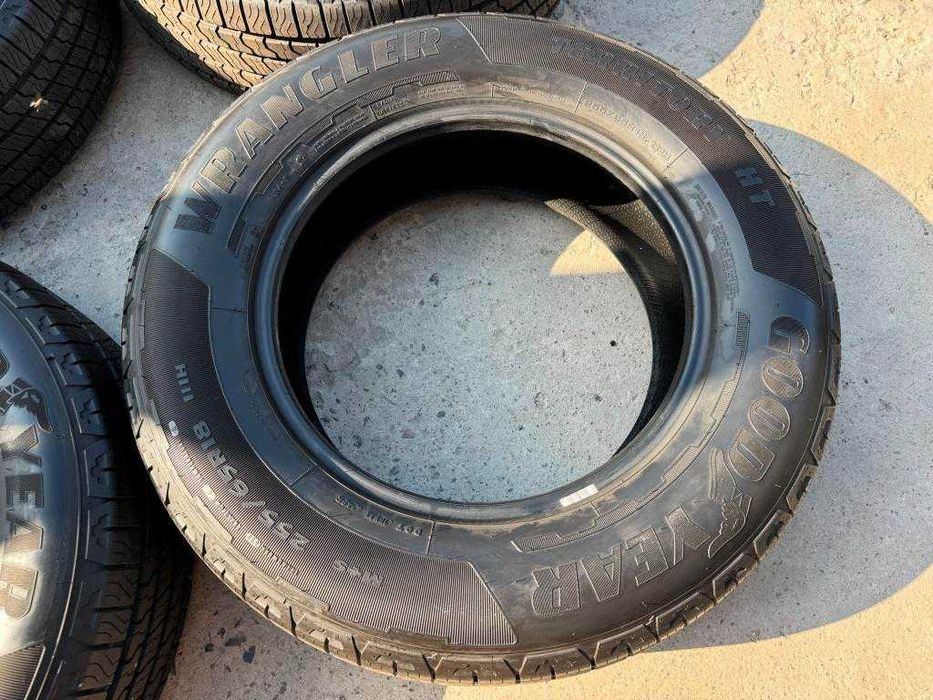 Шини Ford F-150 всесезонні 255/65R18 Goodyear Wrangler Territory HT